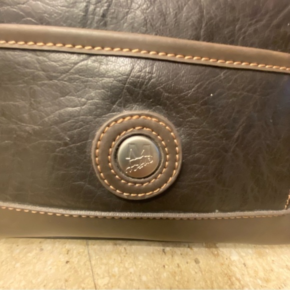 Mouflon handbag in shades of Brown. Classic piece from a Canadian brand - Picture 6 of 12